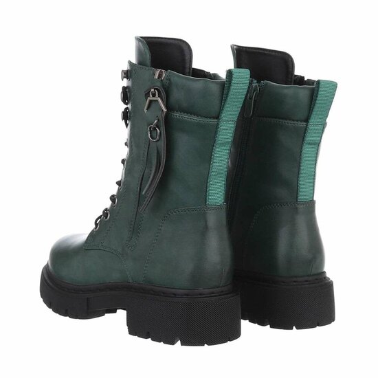 Groene boot Nynke