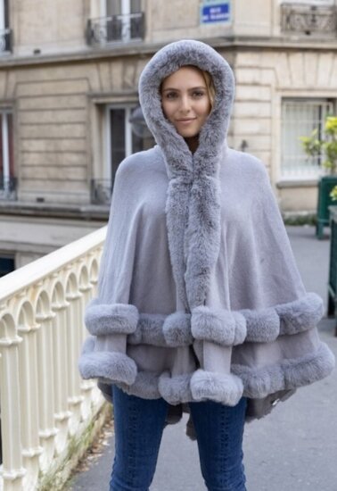 Elegante grijze cape jas met fake fur