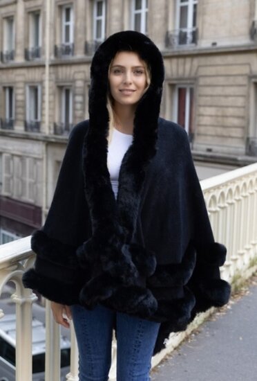 Elegante zwarte cape jas met fake fur