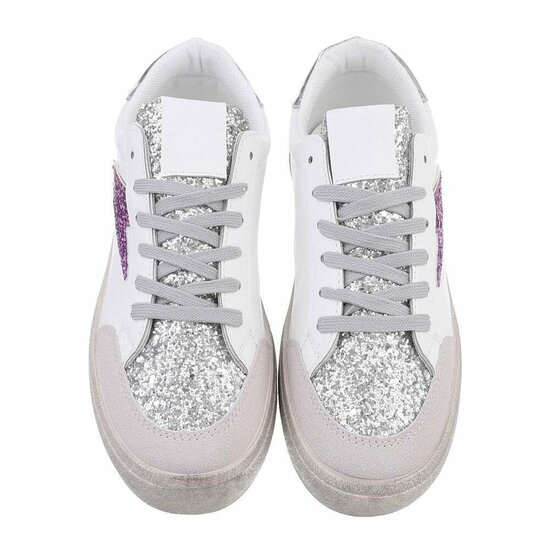 Lage wit-zilveren sneaker met accent Jelina