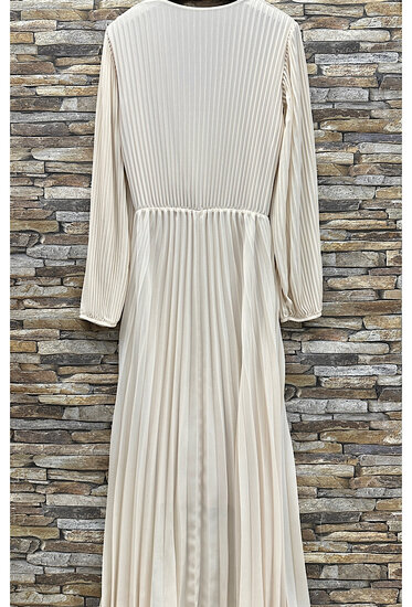 Classy beige plisse maxi jurk.