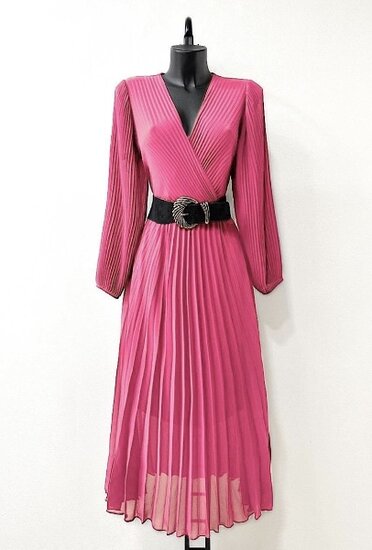 Classy fuchsia plisse maxi jurk.