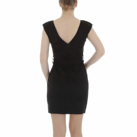 Trendy zwarte mouwloze bodycon jurk.