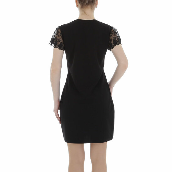 Trendy zwarte korte bodycon jurk.