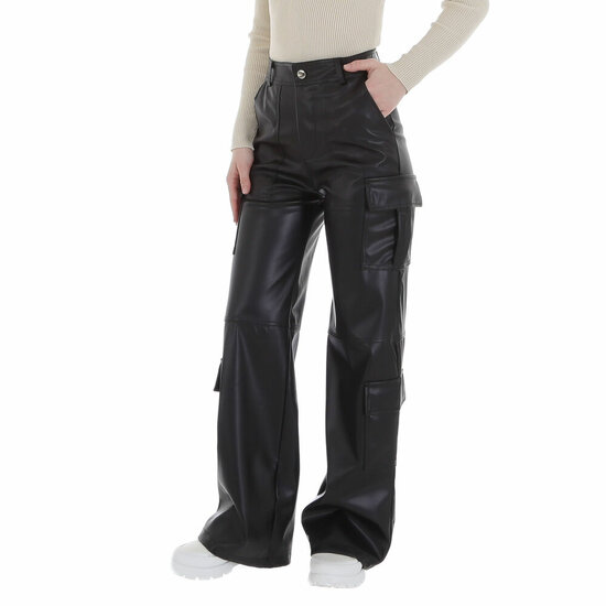 Pantalon cargo noir en aspect cuir
