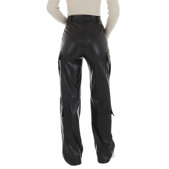 Pantalon cargo noir en aspect cuir