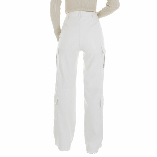 Pantalon cargo blanc en aspect cuir