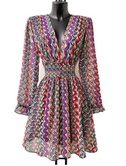 Mooie abstracte korte jurk met mixed colours en wave effect