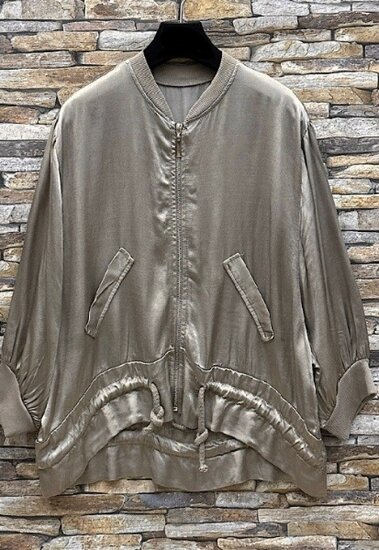 Trendy taupe gilet in satin  