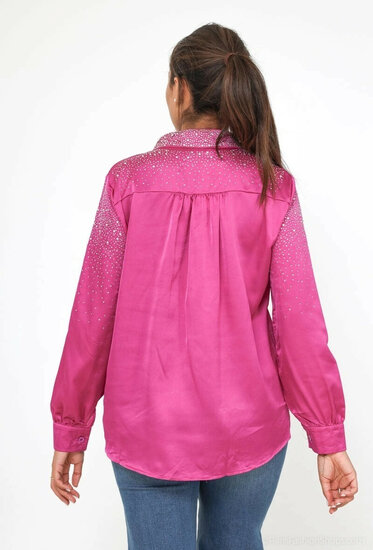 Elegante fuchsia satijnen oversized hemdblouse