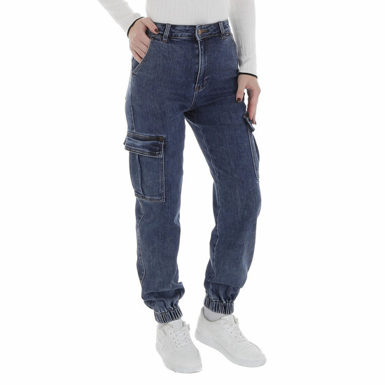 Modieuze donker blauwe high waist cargo jeans broek.