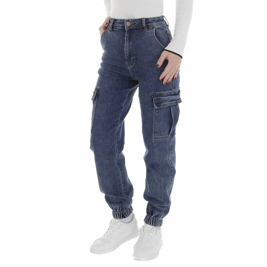 Modieuze donker blauwe high waist cargo jeans broek.