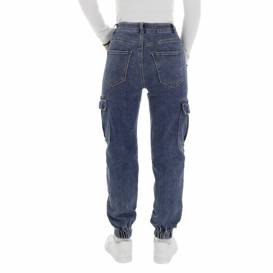 Modieuze donker blauwe high waist cargo jeans broek.