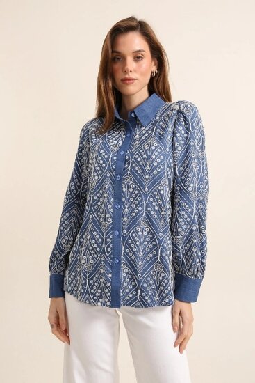 Oversized jeans blauwe hemdblouse