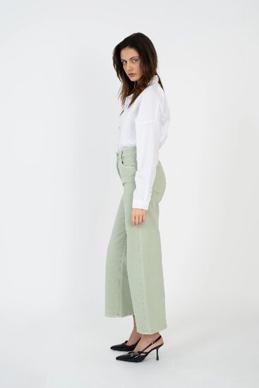 Trendy licht groene broek met wijde pijpen