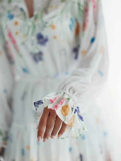 Magnifique robe longue mixte vert pastel-beige avec motif floral