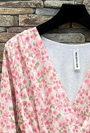 Jolie robe courte cache cœur rose pastel-vert à imprimé floral