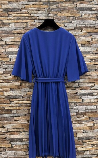 Robe courte en plisse à cœur croisé bleu