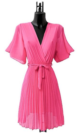 Robe courte en plisse à cœur croisé rose