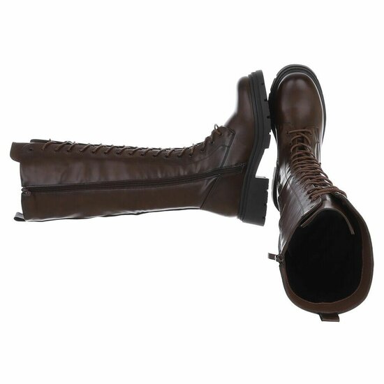 Bruine hoge veterboot Marja