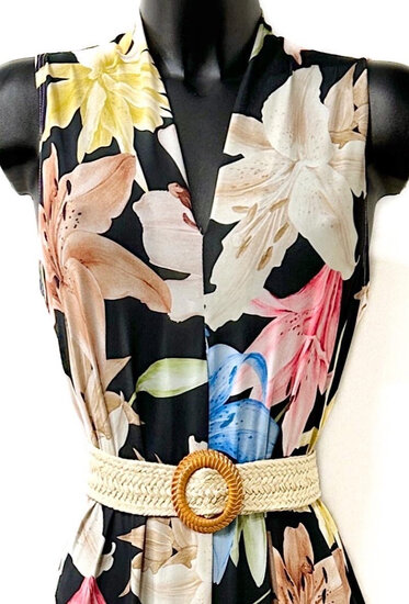 Zomerse mouwloze zwarte mixed jurk met bloemenprint