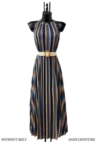 Zomerse mouwloze blauw-beige mixed plisse jurk met print