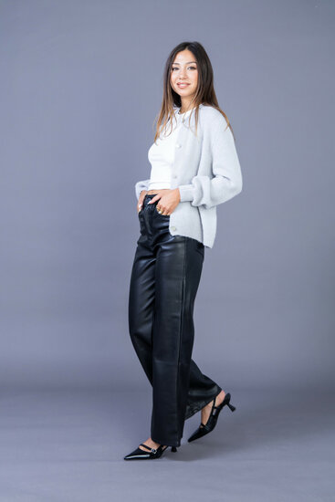 Zwarte leatherlook broek met wijde pijpen