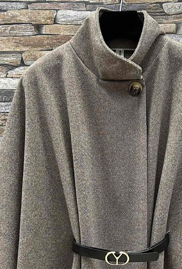Elegante beige-zwarte cape jas