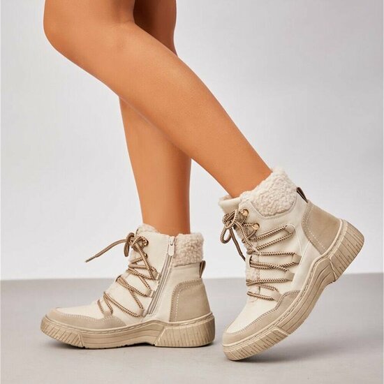 Beige suede winterboot Gabriela