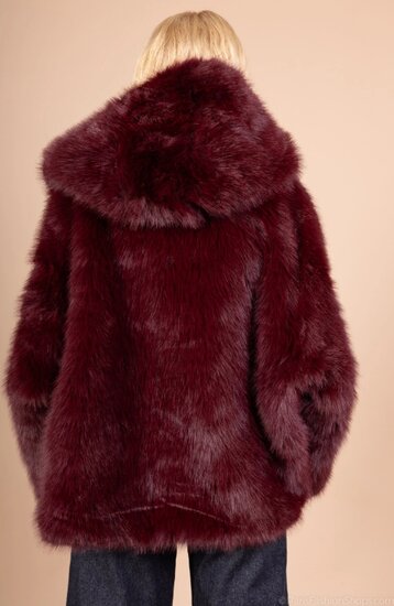 Manteau court tendance en fausse fourrure bordeaux