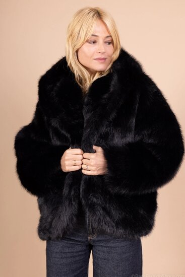 Manteau court tendance en fausse fourrure noir