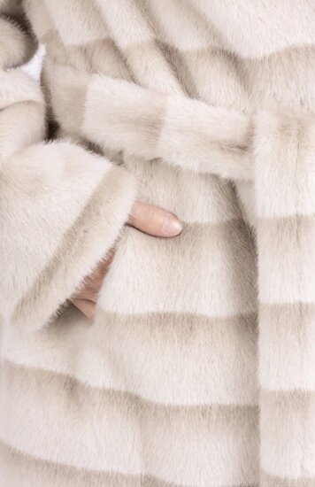 Manteau mi-long tendance bicolore beige en fausse fourrure