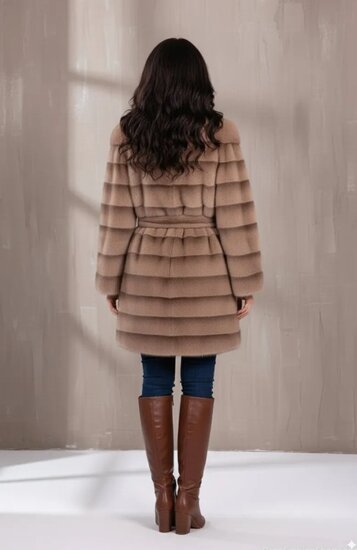 Manteau mi-long tendance bicolore taupe en fausse fourrure