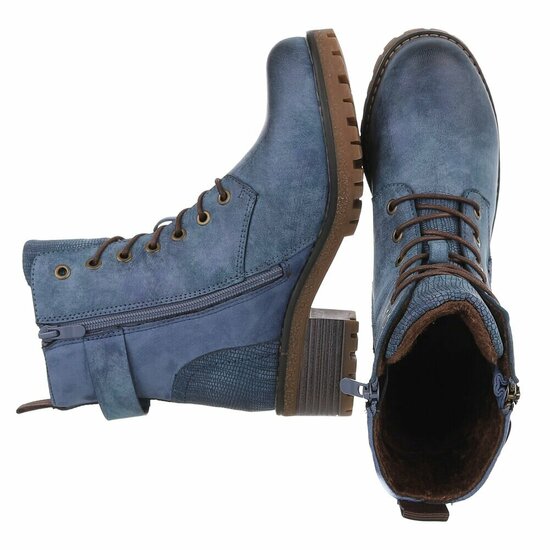 Blauwe boot Charifa