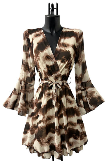Prachtige korte marron bruine-beige wikkeljurk met  print 