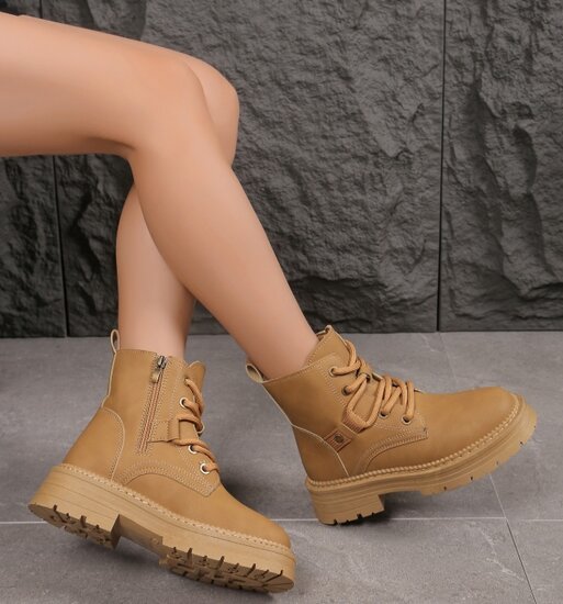 Camel boot Charlina