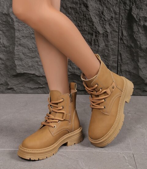 Camel boot Charlina
