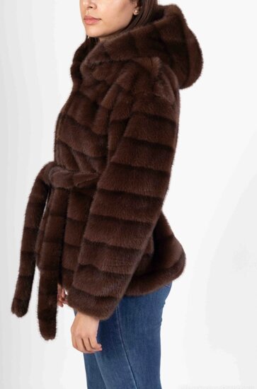 Trendy korte bruine gelaagde jas in  in faux fur