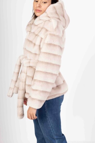 Trendy korte beige gelaagde jas in  in faux fur