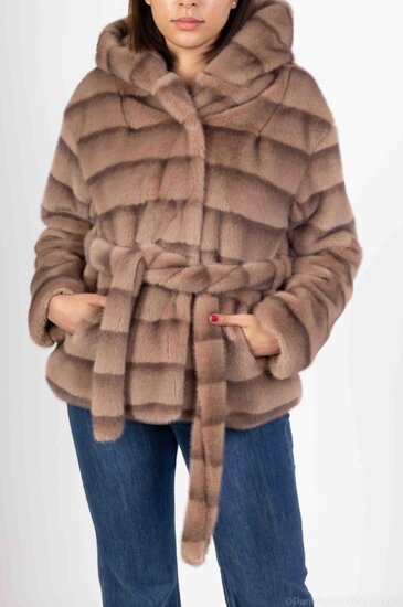 Trendy korte taupe gelaagde jas in  in faux fur