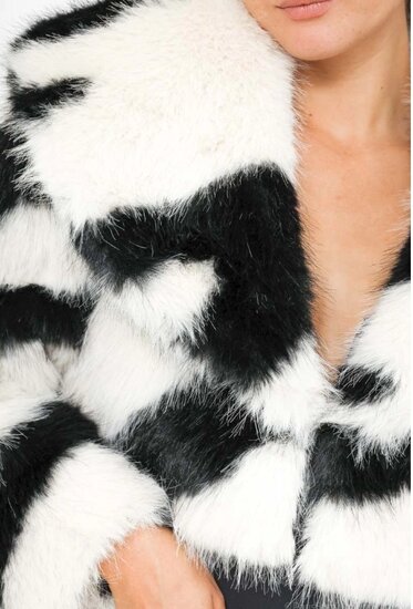 Trendy korte  jas in  in faux fur met zebralook