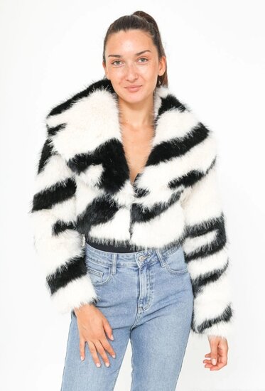 Trendy korte  jas in  in faux fur met zebralook