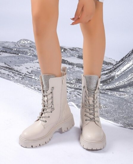 Beige boot Chanou