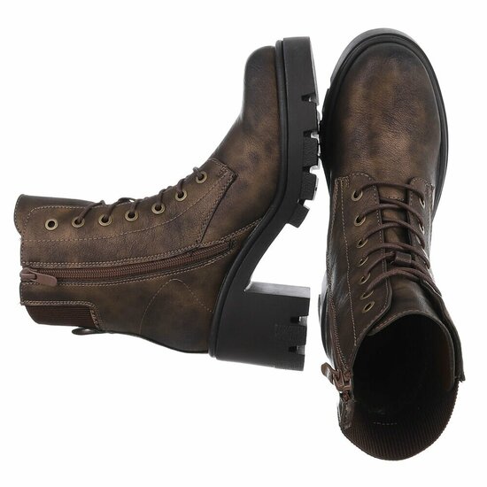 Bruine boot Cath