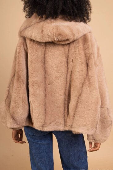Oversized korte camel jas in imitatiebont