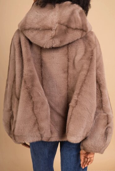Oversized korte taupe jas in imitatiebont