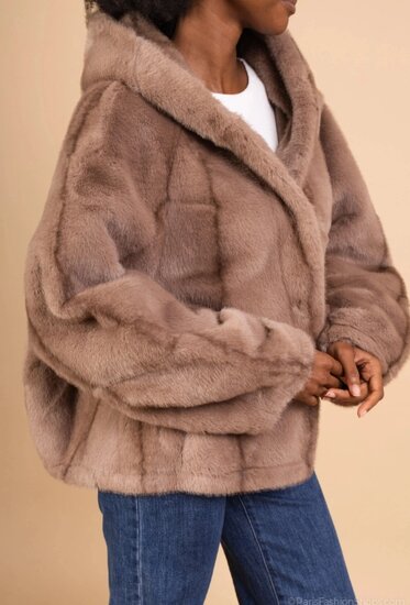 Oversized korte taupe jas in imitatiebont