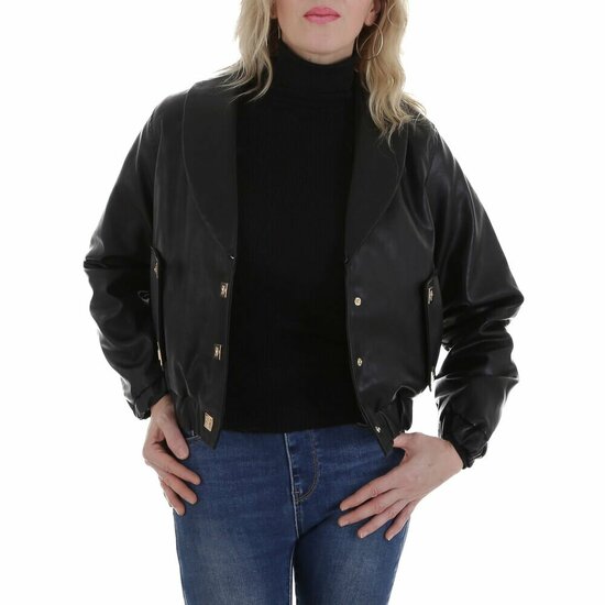 Korte zwarte leatherlook  jacket met beige imitatiebonte kraag