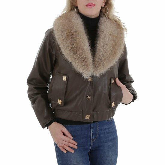 Korte bruine leatherlook  jacket met beige imitatiebonte kraag