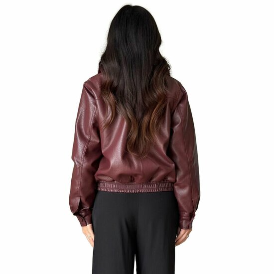 Trendy korte bordeaux leatherlook  jacket met bordeaux imitatiebonte kraag